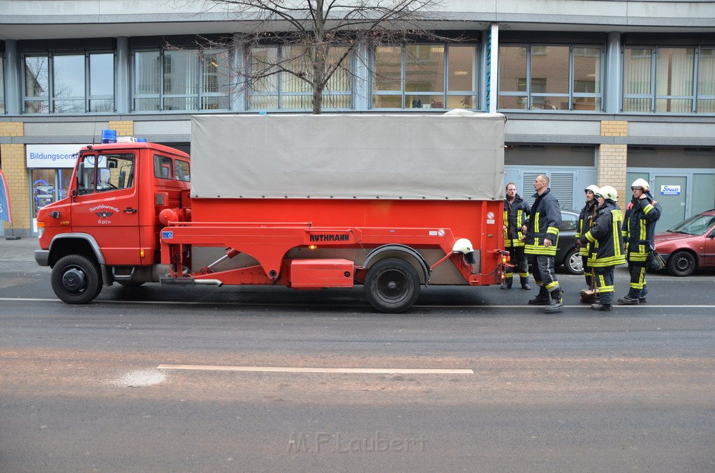 Stadtbus fing Feuer Koeln Muelheim Frankfurterstr Wiener Platz P334.JPG